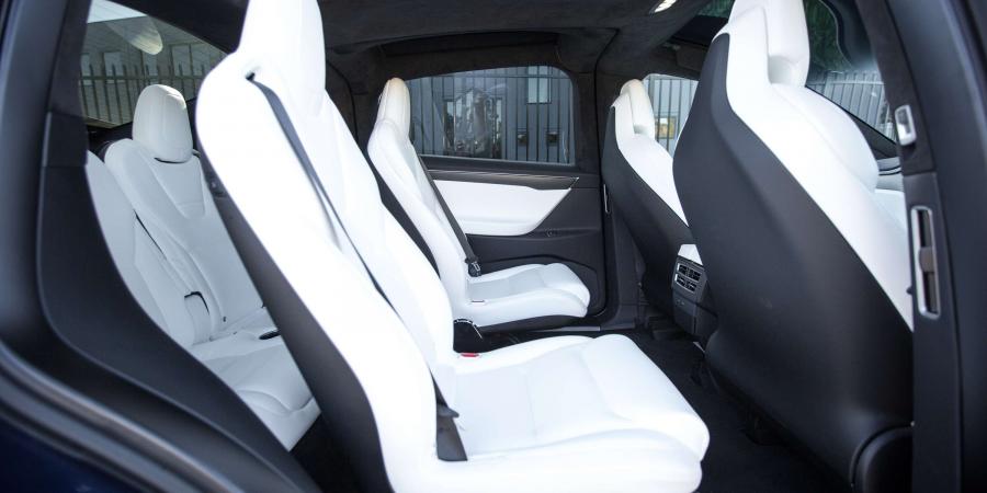 Интерьер Tesla Model X P100D 2017 года  (AU) (фото 12 из 17)